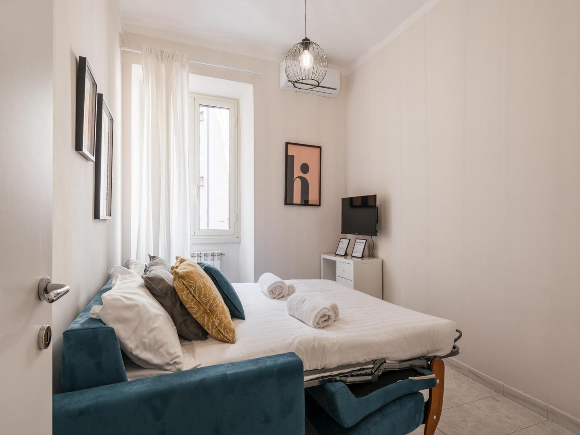 רומא The Best Rent - Spacious One-Bedroom Apartment Near Colosseum מראה חיצוני תמונה