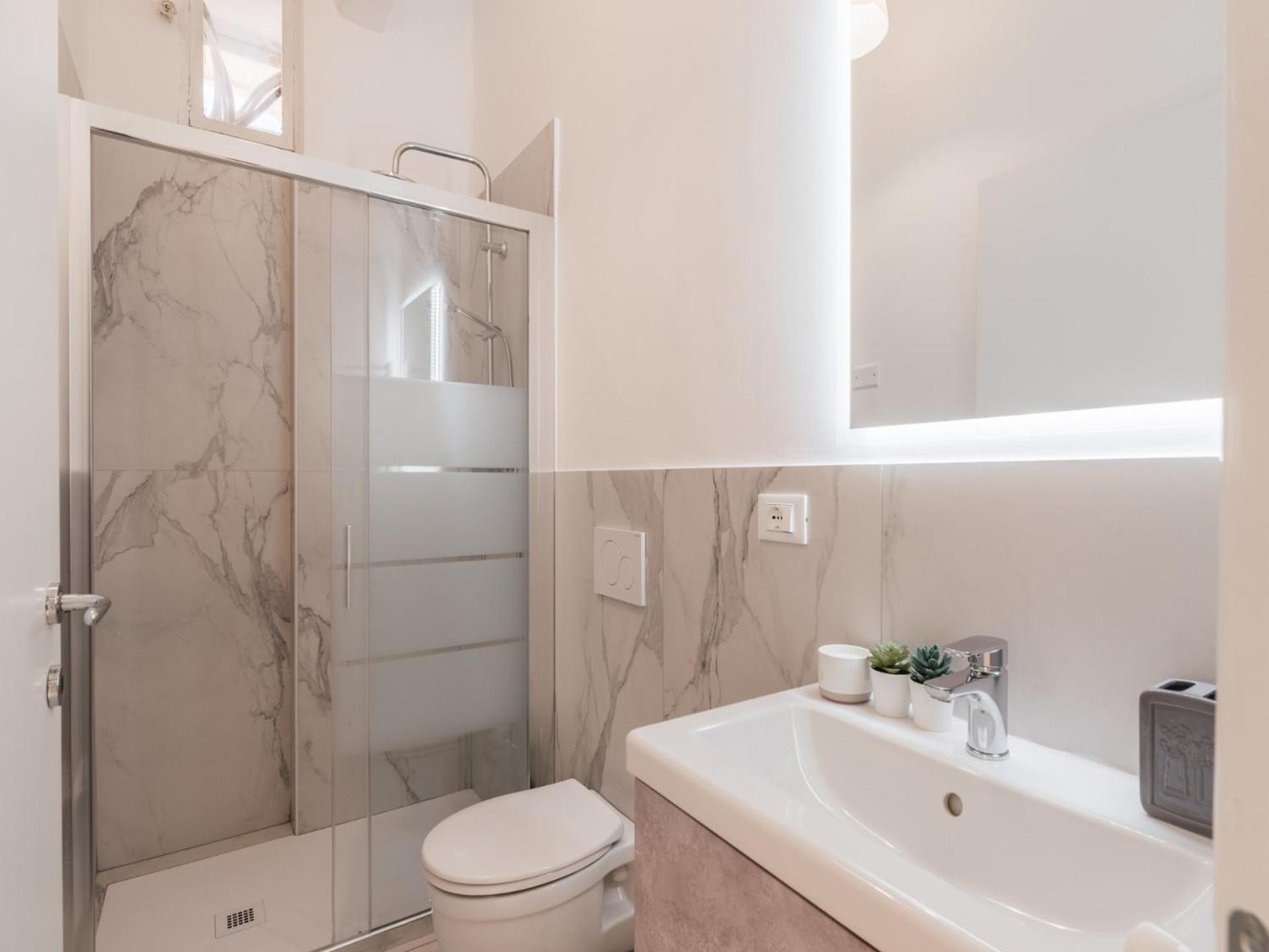 רומא The Best Rent - Spacious One-Bedroom Apartment Near Colosseum מראה חיצוני תמונה
